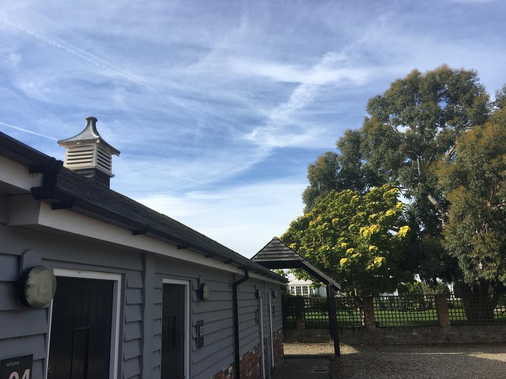 Blazing Donkey Countryside Retreat Hotel Sandwich Exterior photo